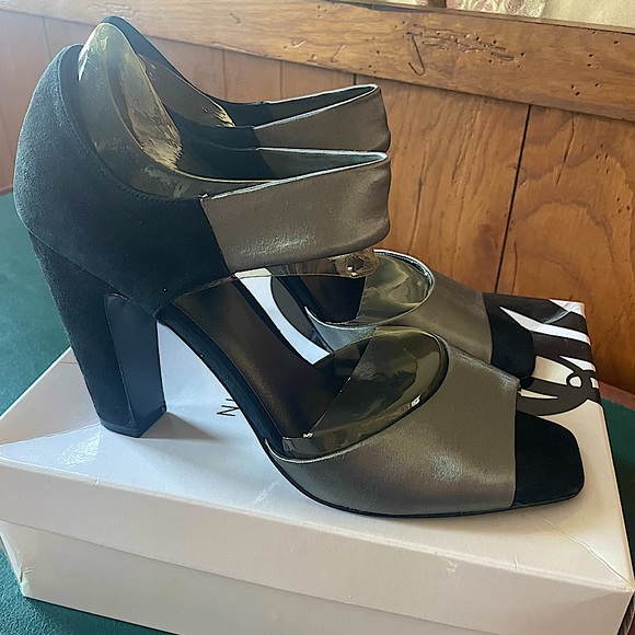 BARELY worn Nine West heels. LIKE NEW - Picture 1 of 6